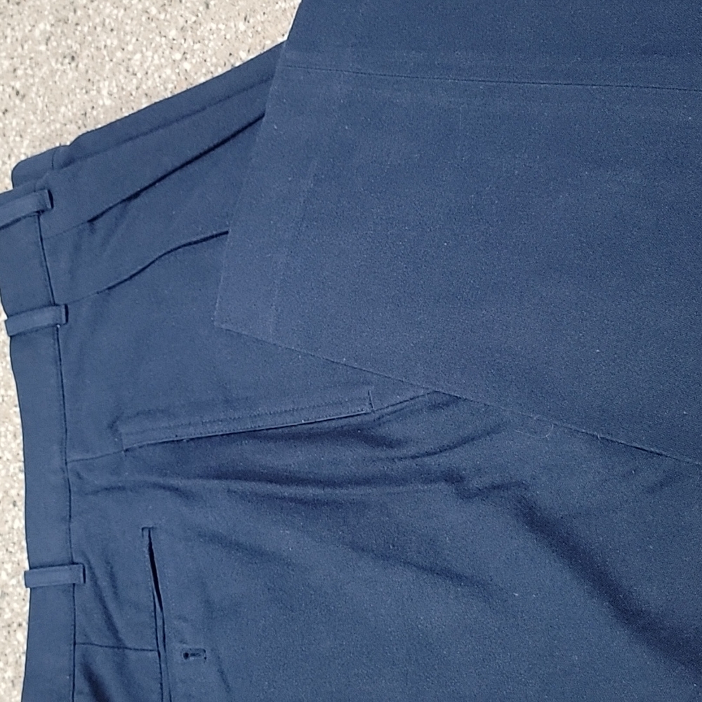 Men's Claiborne lighter weight 100% cotton pants. S. 36, 29 1/2.